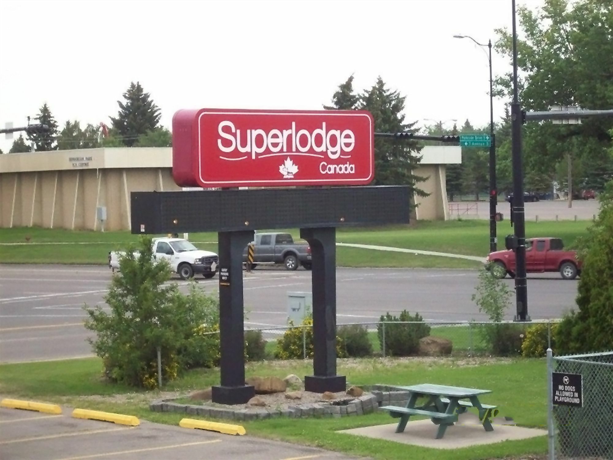 לטברידג' Superlodge Canada מראה חיצוני תמונה